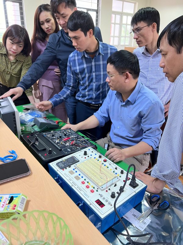 Triển khai gói thiết bị đào tạo điện tử công nghiệp FACET - Hình ảnh 3